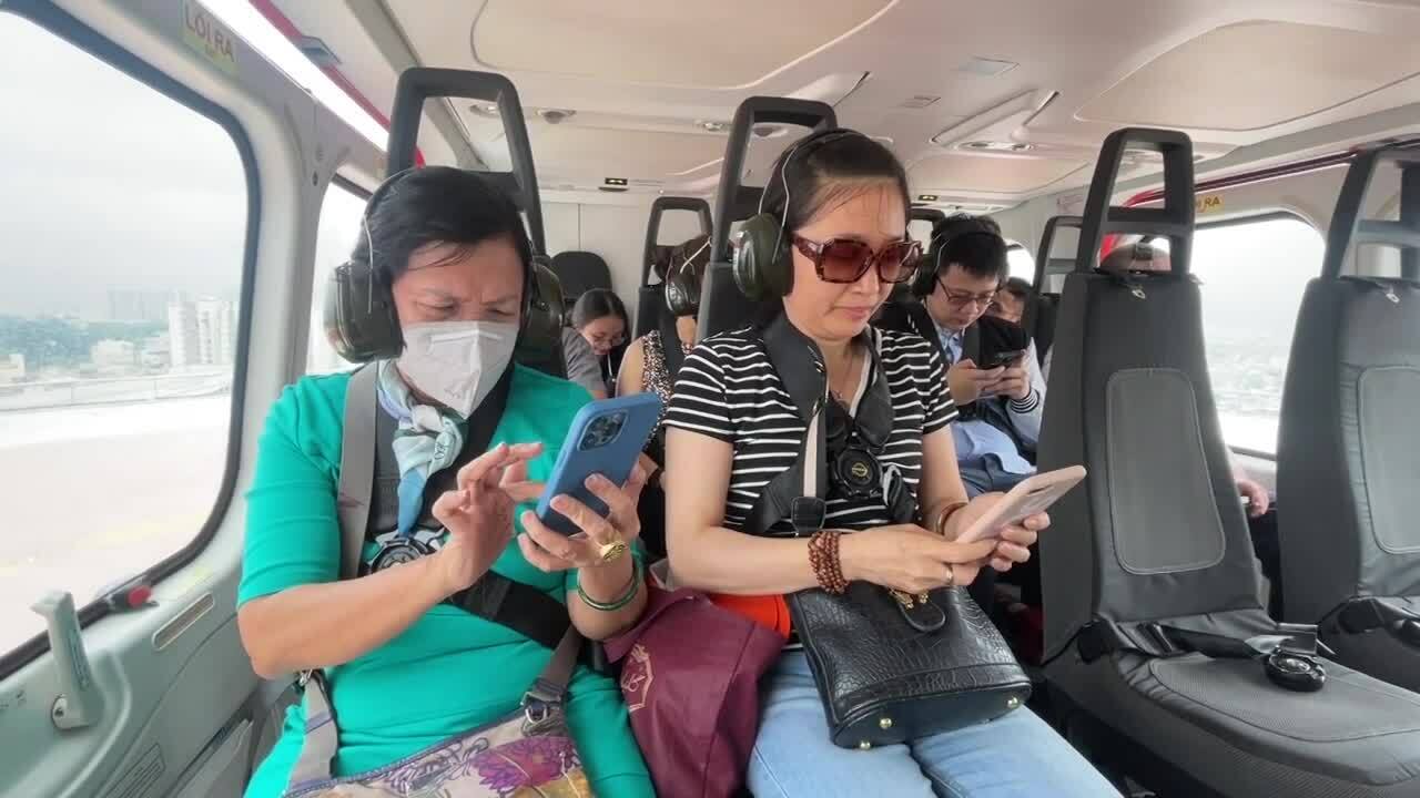 Du khách hào hứng với tour trực thăng đầu tiên ở TP HCM