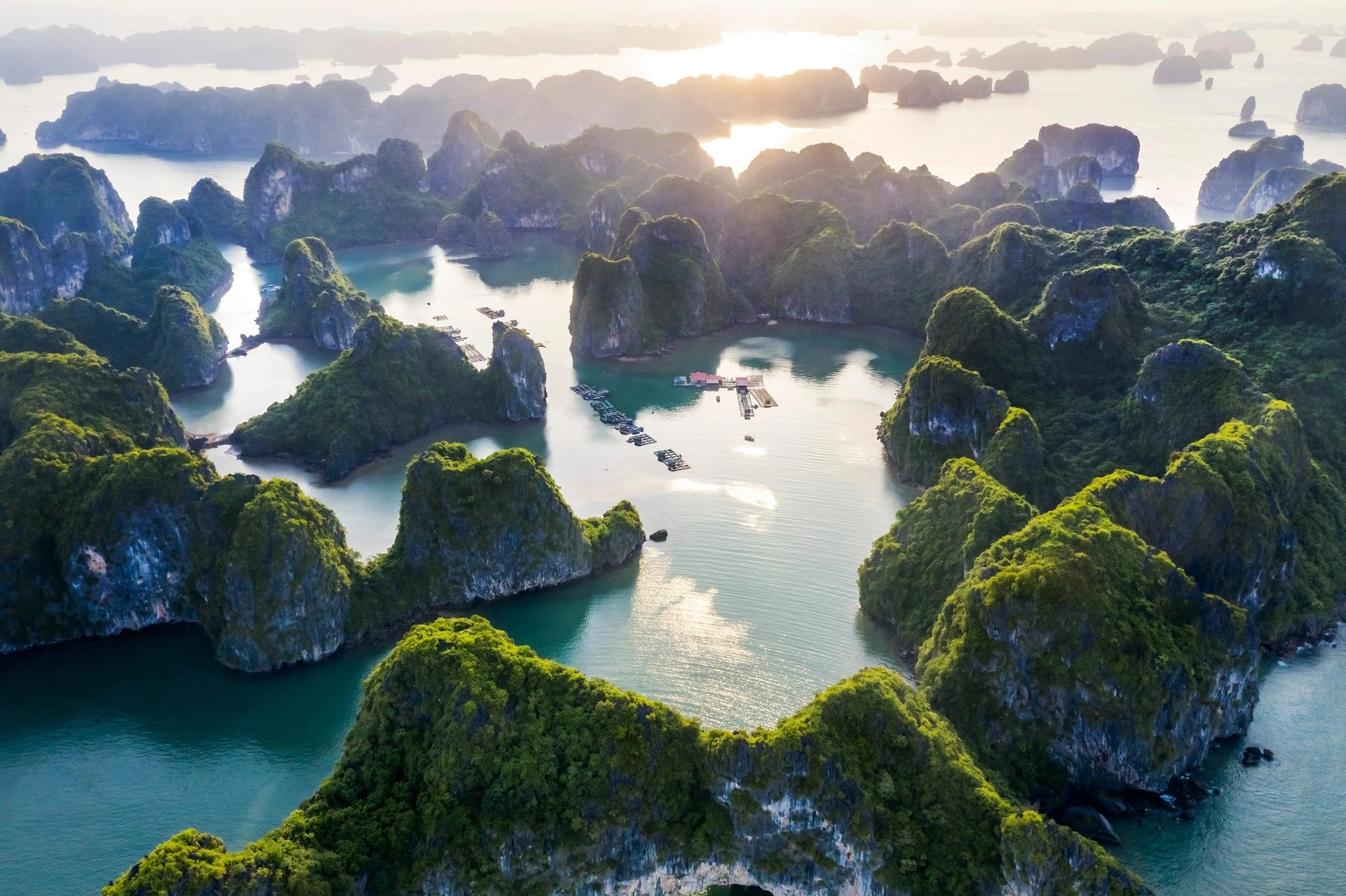 Tuyệt chiêu du lịch Quảng Ninh với chi phí tiết kiệm: Đi chơi sang – vui thả ga