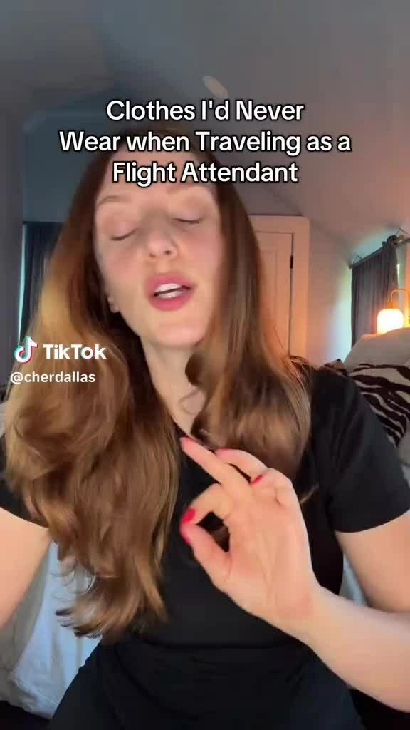 Lý do không nên mặc jumpsuit đi máy bay