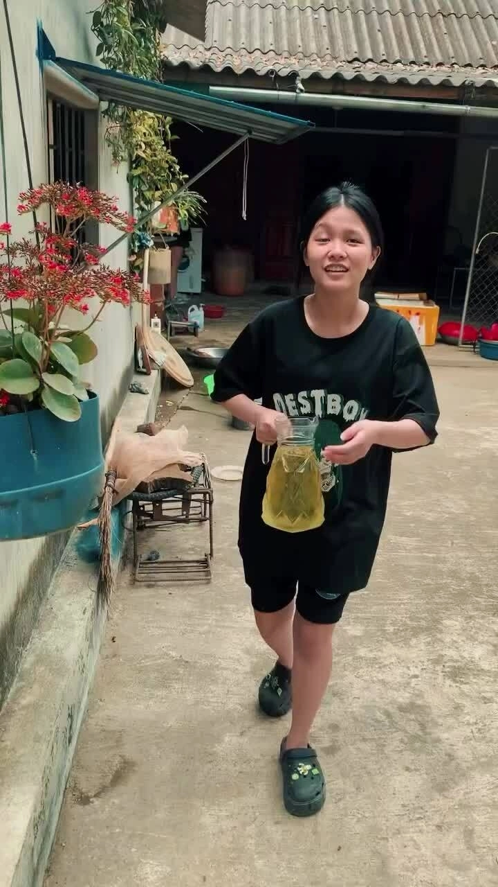 Trả tiền đủ nhưng tiệm hẹn giao vàng sau, người mua có bị rủi ro?