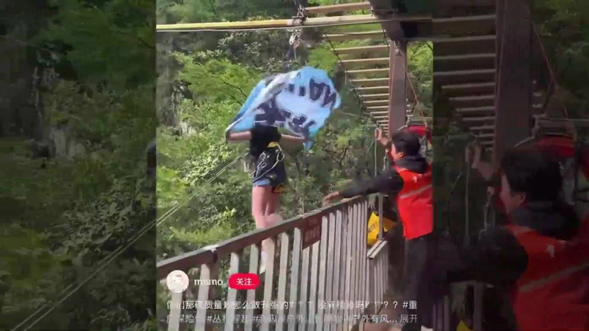 Nữ du khách chết vì đứt dây xích đu ở Trung Quốc