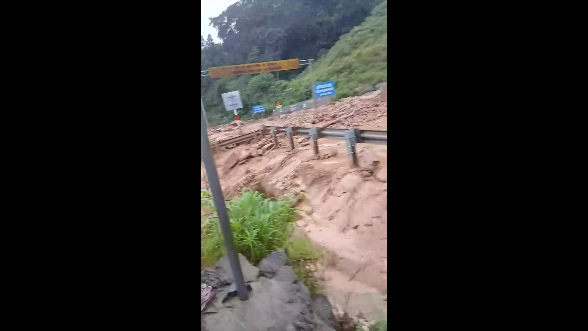 Ba ngày xoay xở thoát điểm kẹt trên đèo Lò Xo