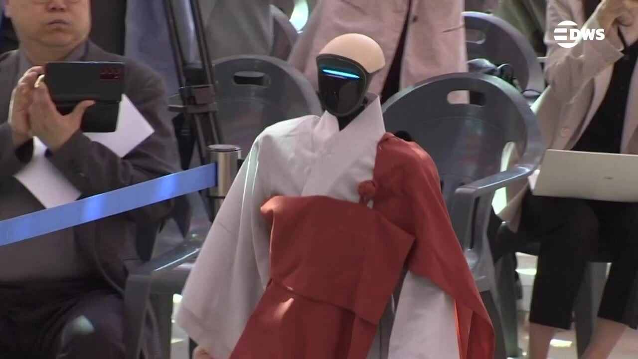 Video nhà sư robot
