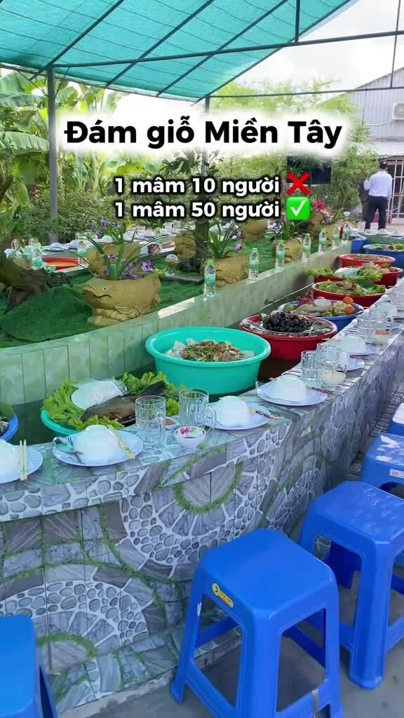 Độc đáo đám giỗ đãi khách bằng 'băng chuyền nước'