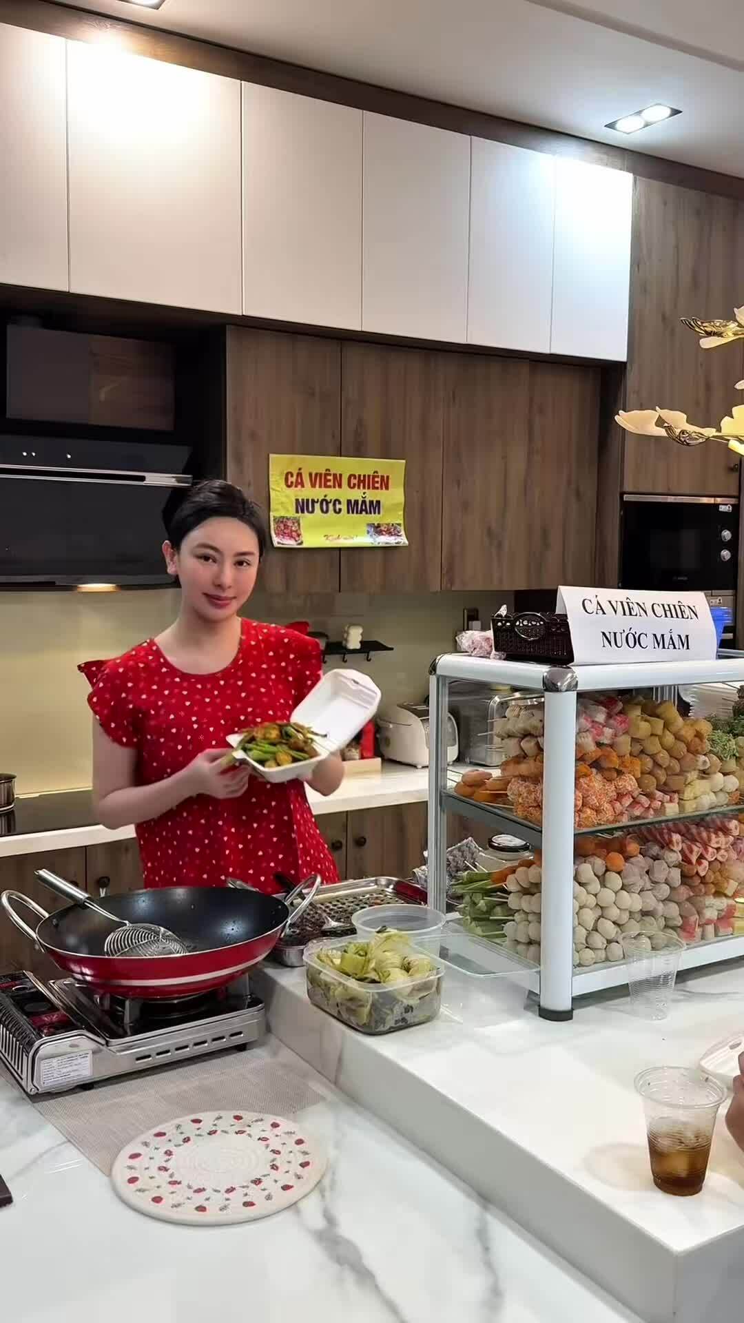 Mẹ chi tiền triệu mô hình đồ hàng
