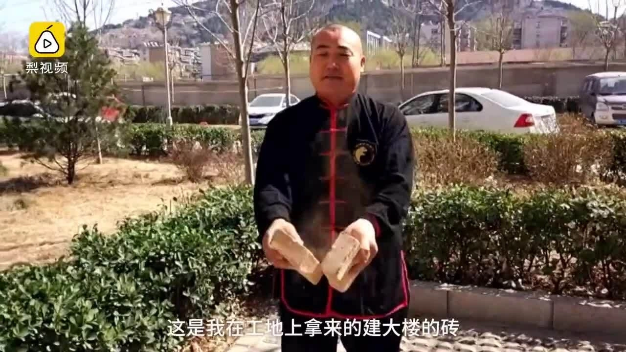 Bàn tay dày 8 cm của võ sư thiết sa chưởng