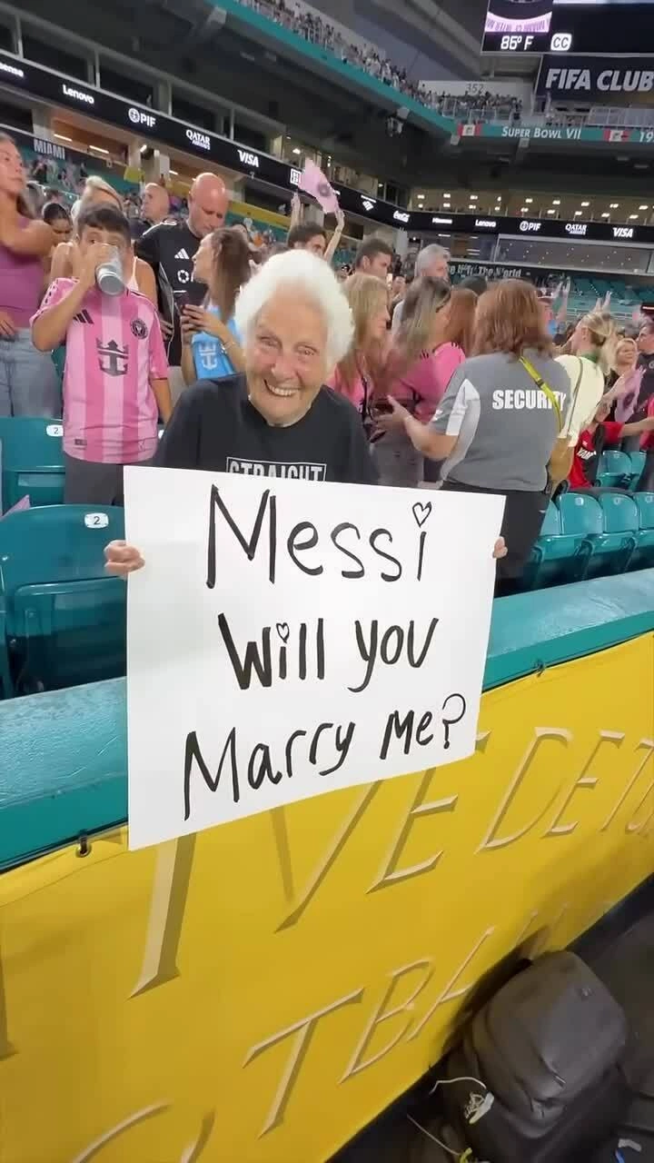 Cụ bà 100 tuổi 'gây sốt' vì cuồng Messi