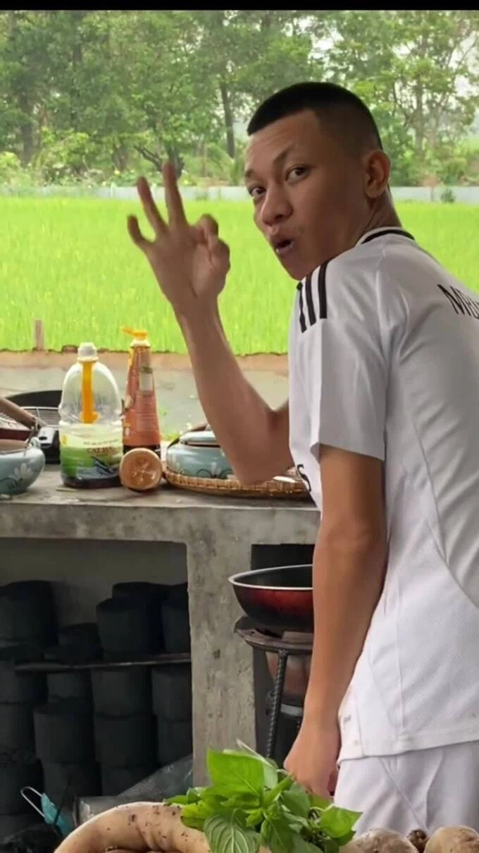 Chàng trai Hải Phòng gây ‘bão’ mạng nhờ ngoại hình giống cầu thủ Mbappe