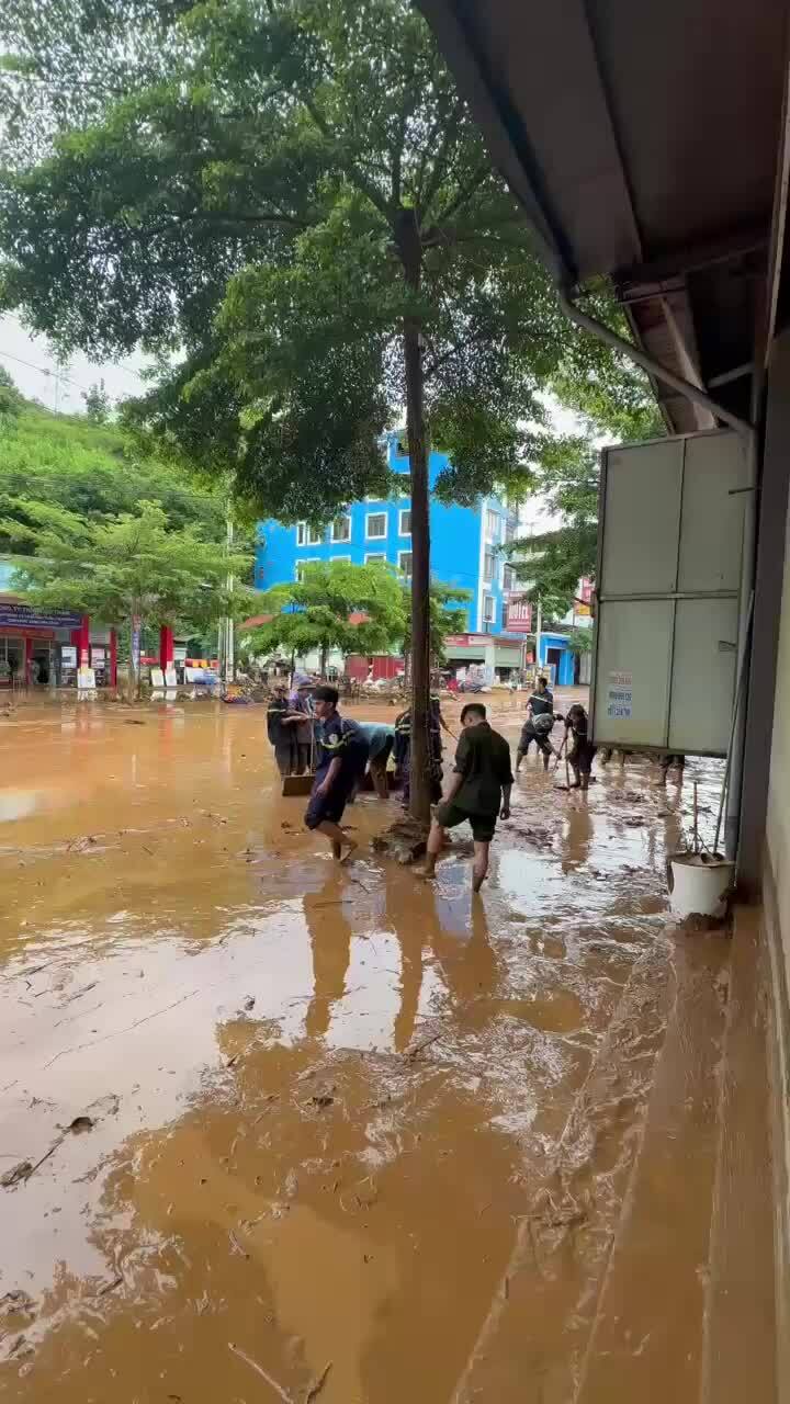 3 tiếng chạy lũ của người dân Sơn La