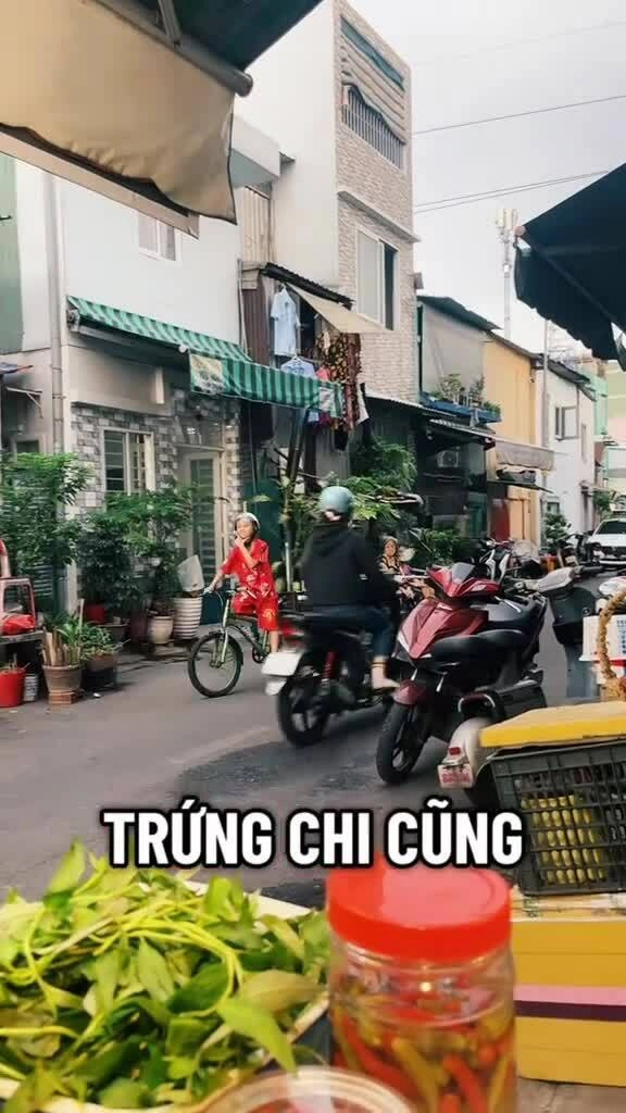 Cậu bé 'gây sốt' vì bán trứng dạo bằng thơ