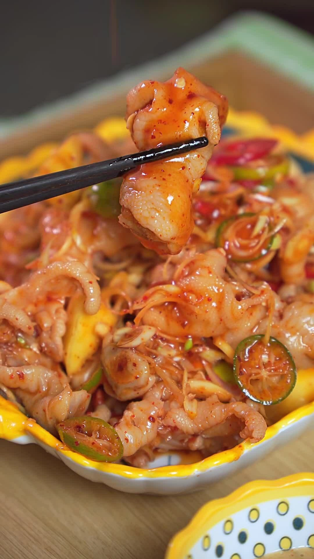 Cách làm chân gà sốt Thái giòn rụm