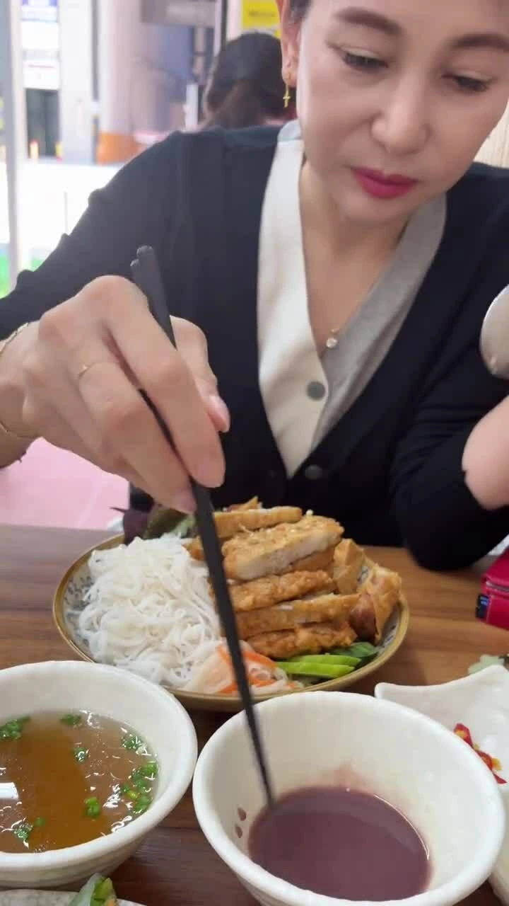 Cô gái Hải Phòng từ nhân viên thành con dâu sếp Hàn Quốc