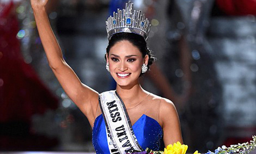 Pia Wurtzbach vẫy chào khán giả với tư cách Miss Universe - VnExpress