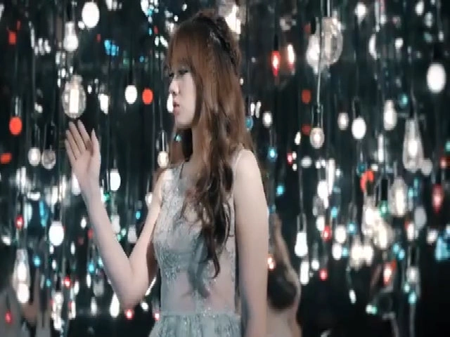 Hari Won hát 'Anh cứ đi đi'