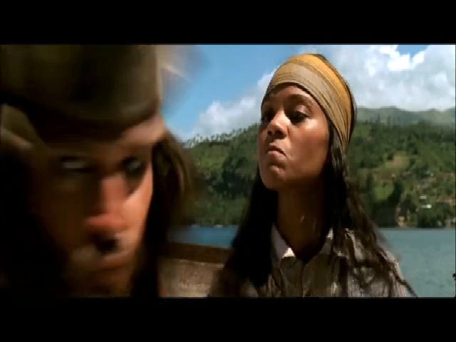 Zoe Saldana tát Johnny Depp