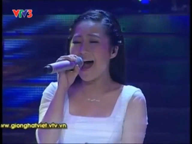 Hương Tràm hát 'Anh'