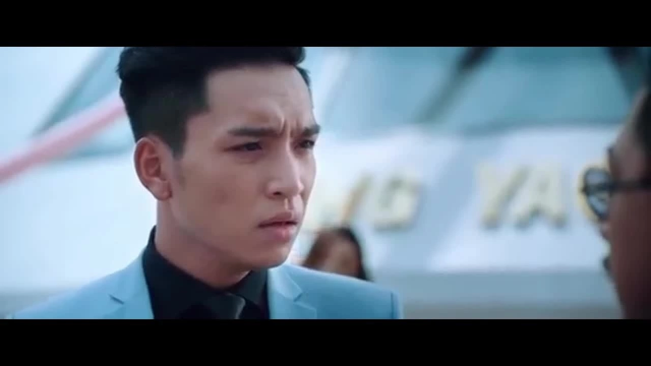 Hoài Linh nghi ngờ giới tính cháu nội trong phim hài