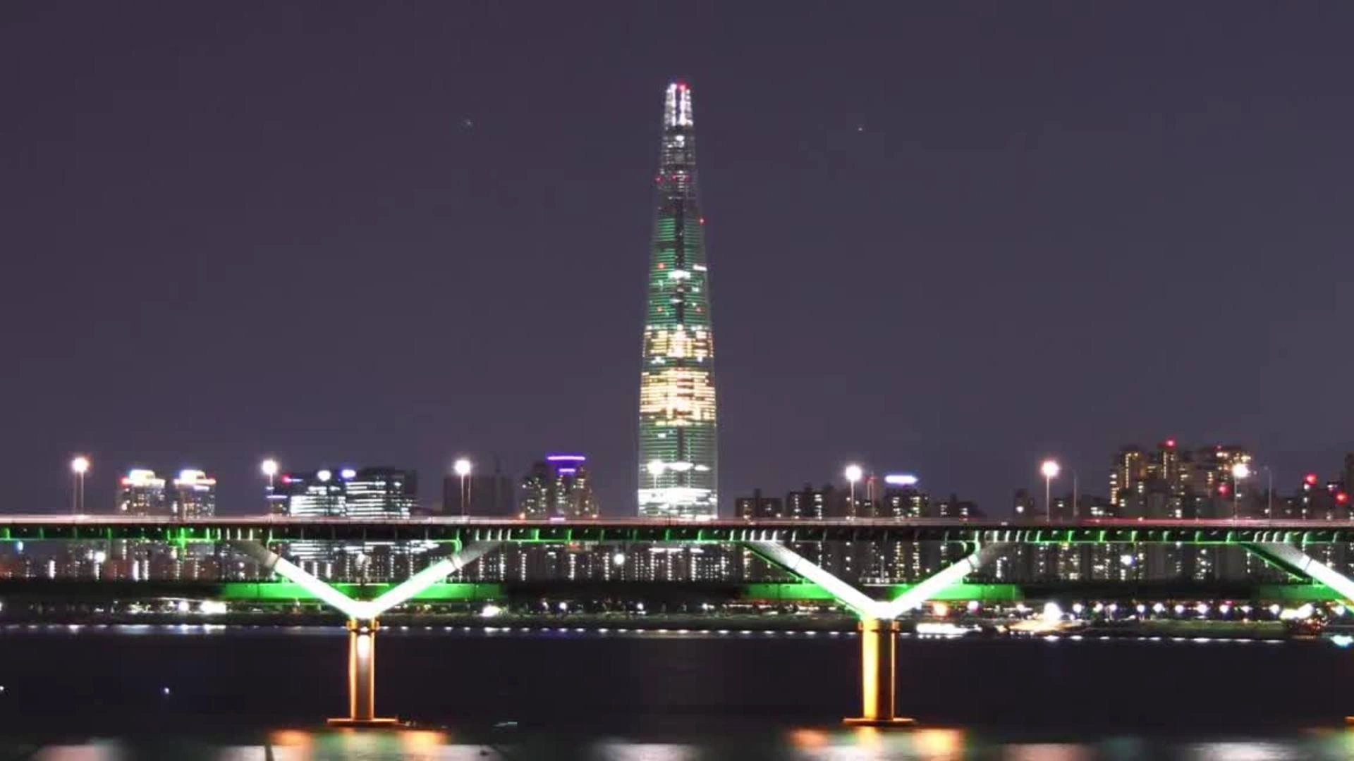 Toàn cảnh và tiện ích trong tòa nhà Lotte World