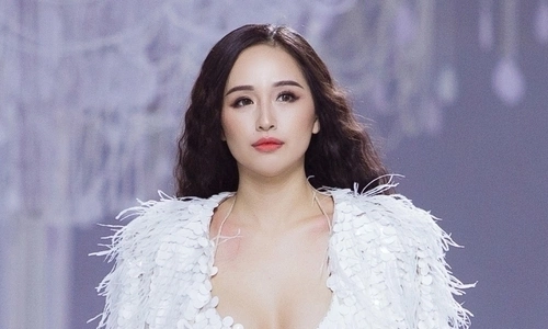 Mai Phương Thúy catwalk sau 4 năm xa showbiz