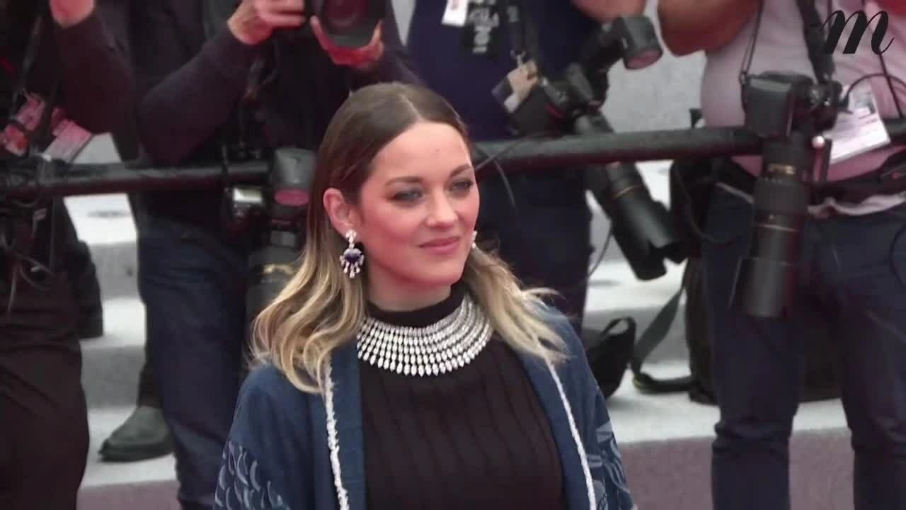 Marion Cotillard mặc áo rách Cannes 2019