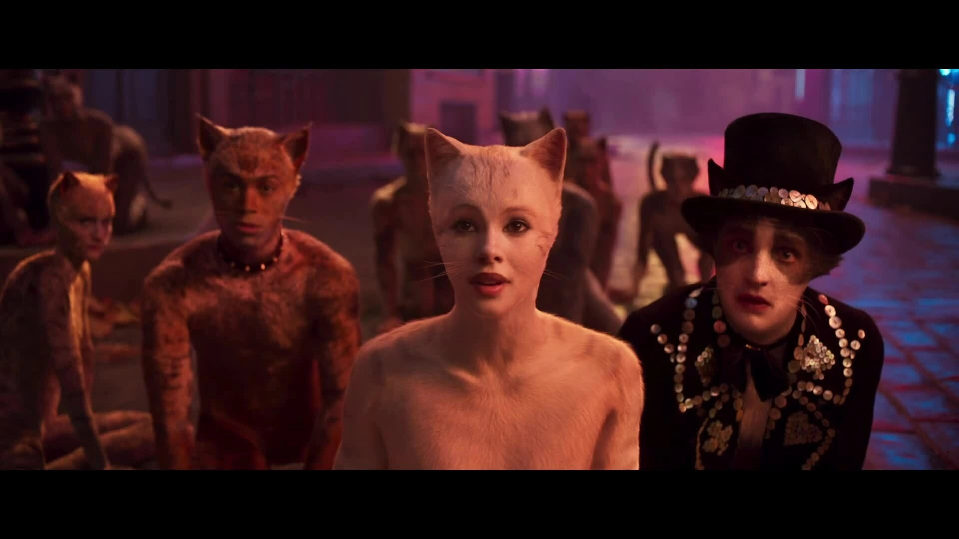 Phim "Cats" có Taylor Swift gây sốc với tạo hình người lai mèo
