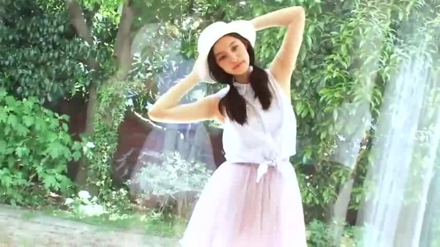 Yuko Araki làm mẫu