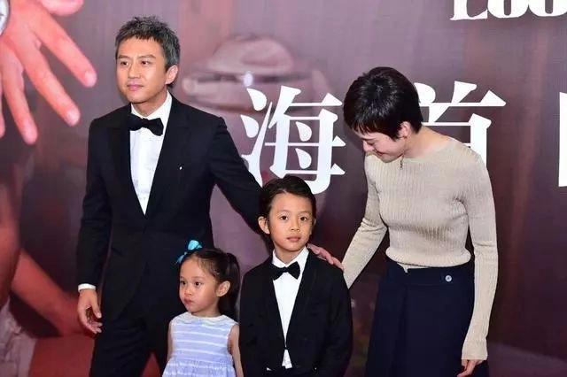 Gia đình Tôn Lệ trên thảm đỏ