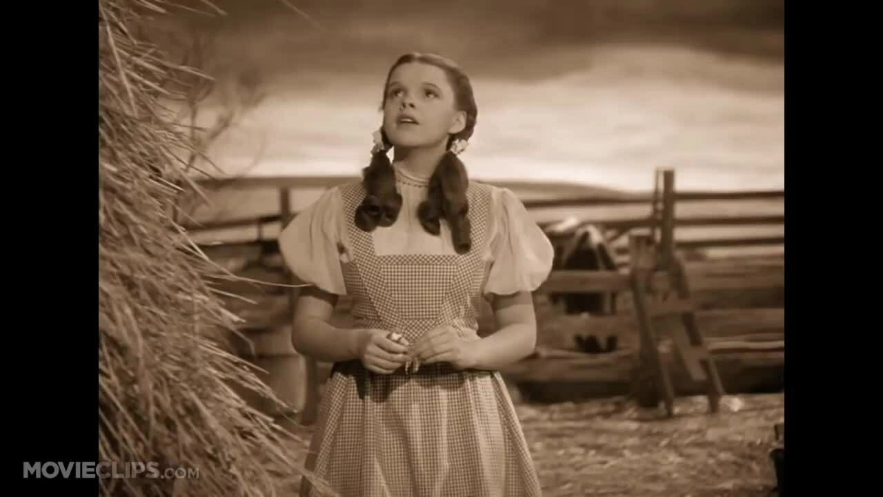 Judy Garland hát "Over the rainbow" trong The Wizard of Oz