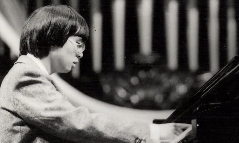Đặng Thái Sơn chơi nhạc ở cuộc thi Chopin năm 1980
