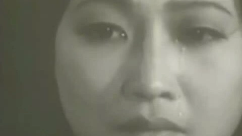 Lê Dung hát 'Hoa sữa'