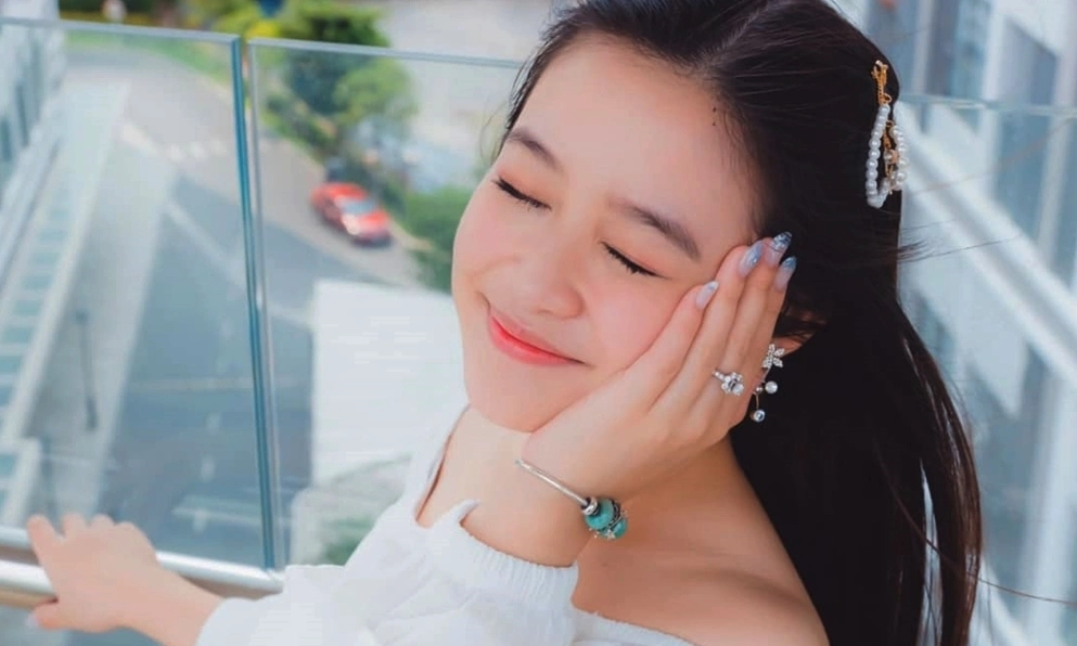 Bảo Ngọc thể hiện phong cách nhí nhảnh