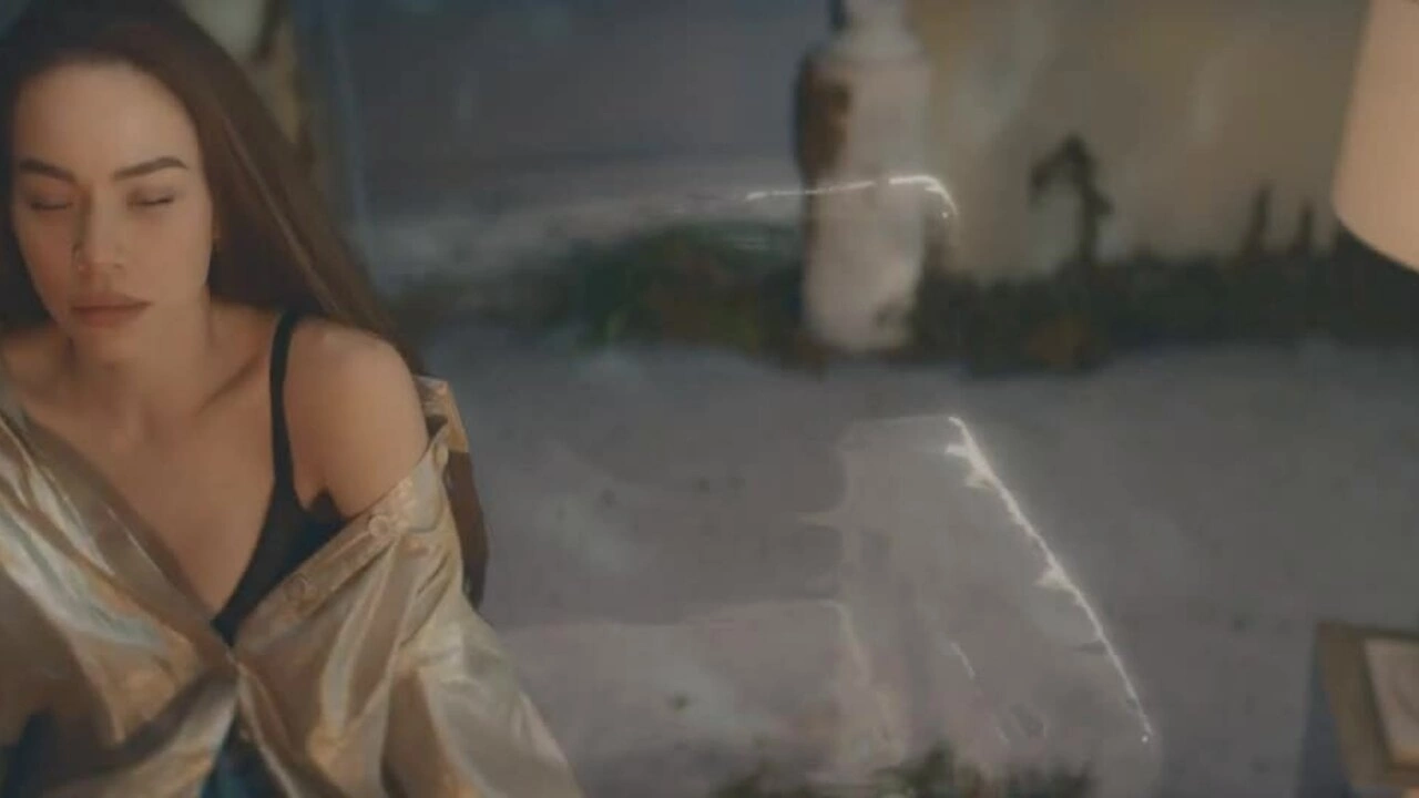 MV "Cô đơn trên sofa" - Hồ Ngọc Hà