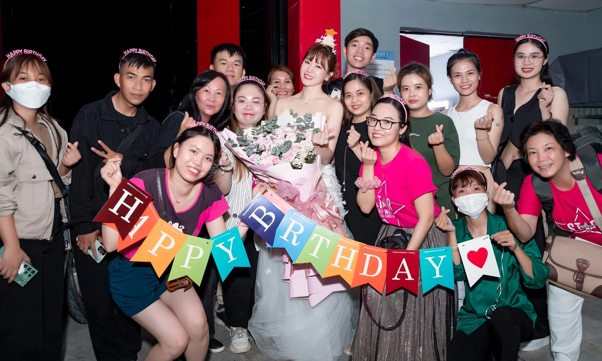 Hari Won đón tuổi mới bên fan