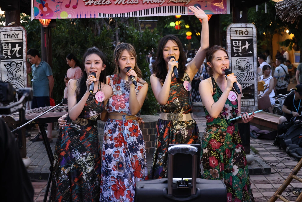 Thí sinh Miss Hong Kong đàn, hát ở Hội An
