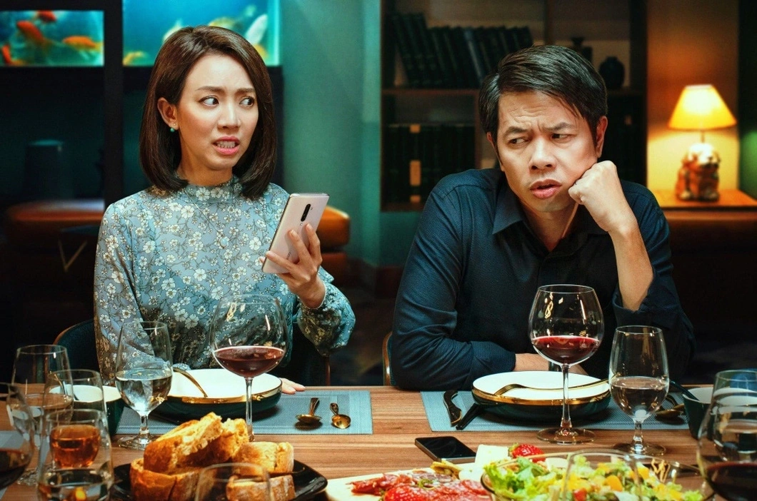 Phân cảnh Bình (Thái Hòa) đóng bị hiểu nhầm là gay trong "Tiệc trăng máu"