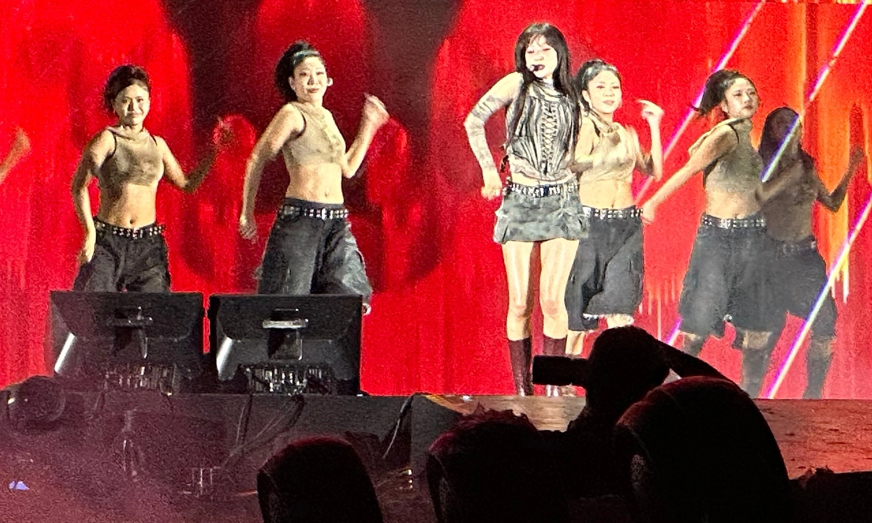 Lee Hyori khiến fan reo hò khi hát "10 Minutes"