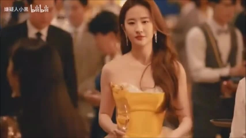 Cảnh giường chiếu của Lưu Diệc Phi gây bàn tán