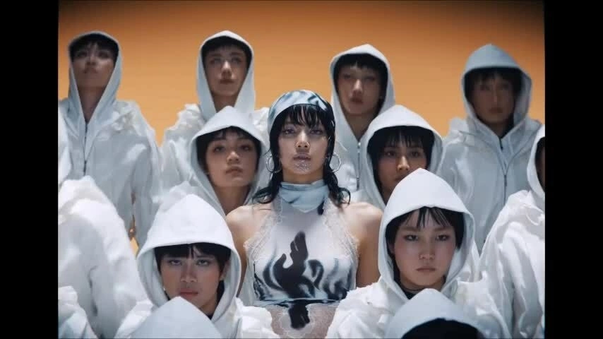 MV "Rockstar" của Lisa