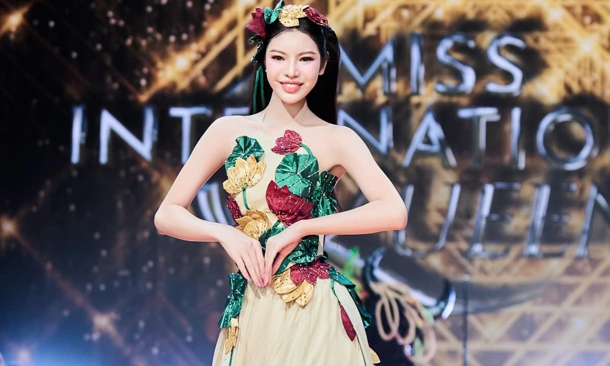 Tường San diễn trang phục 'Mục đồng mơ trưa'