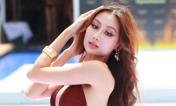 Quế Anh diễn áo tắm tại Miss Grand International