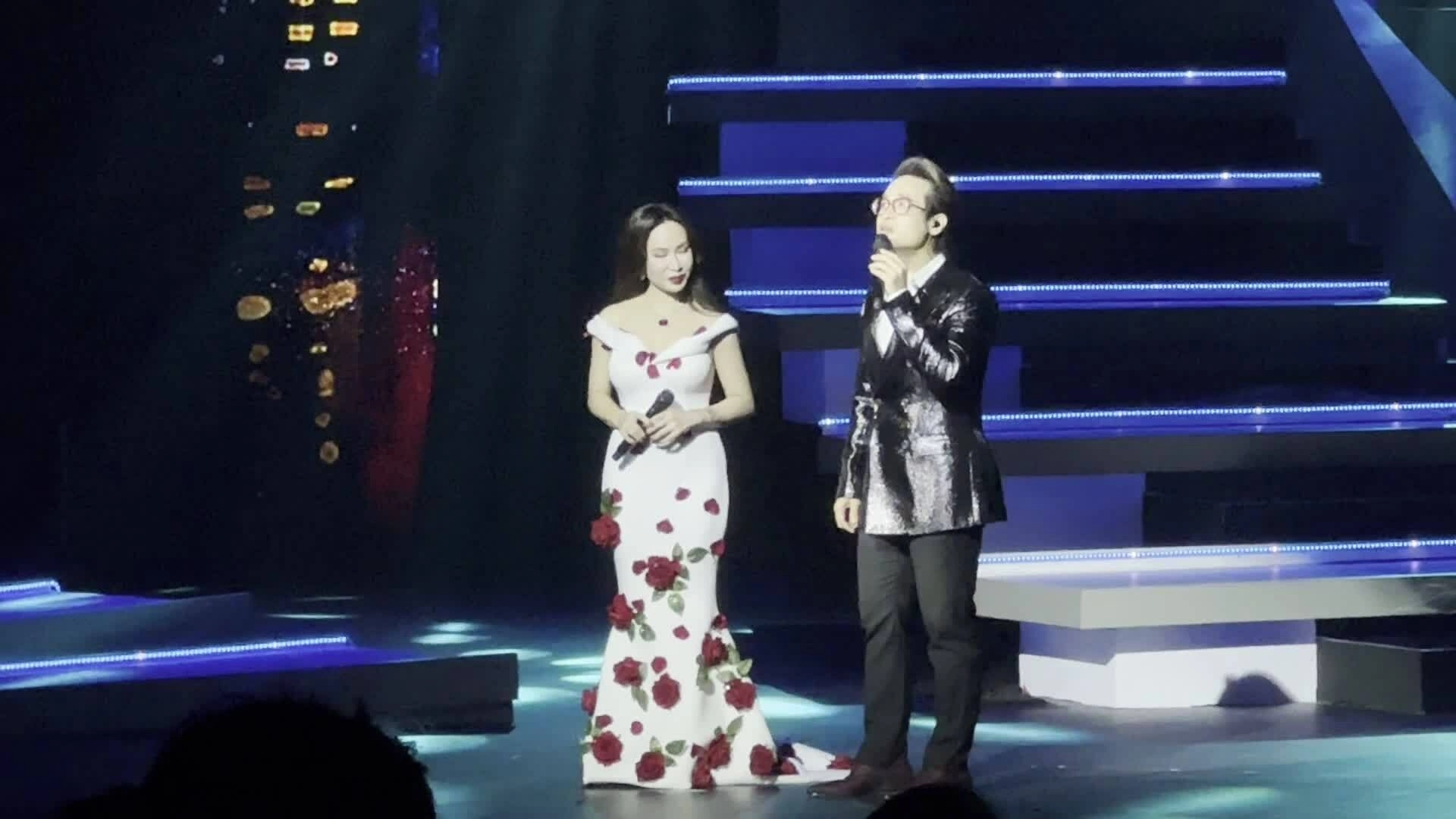 Uyên Linh song ca Hà Anh Tuấn qua "Sáng nay cà phê một mình"