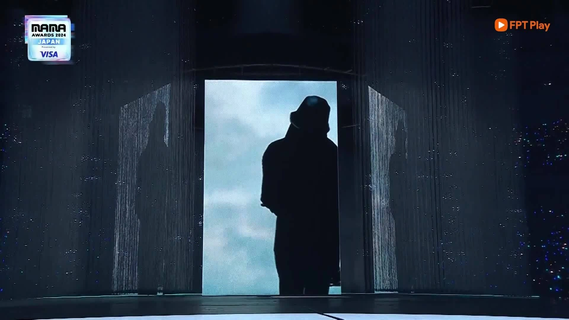 G-Dragon hát 'Untitled"