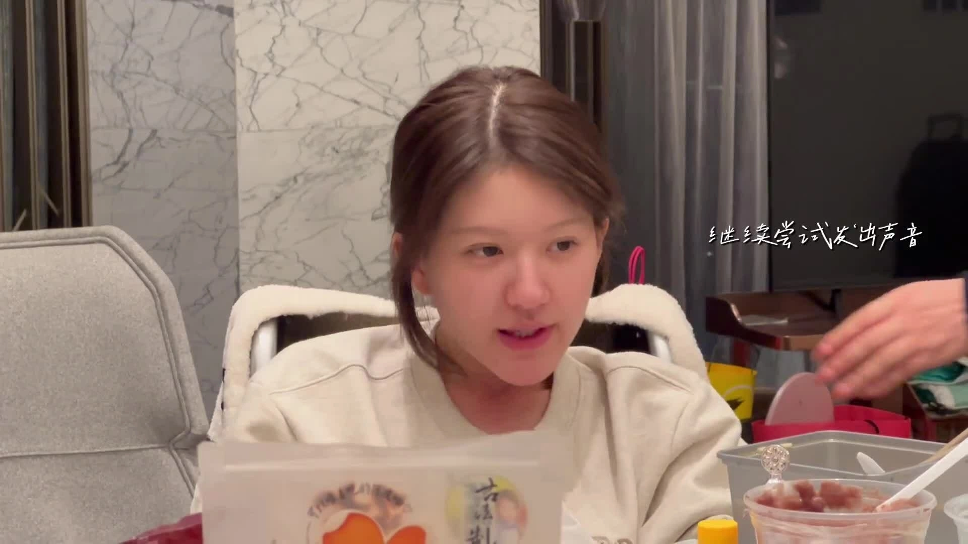 Vlog Triệu Lộ Tư tập phục hồi chức năng gây sốt