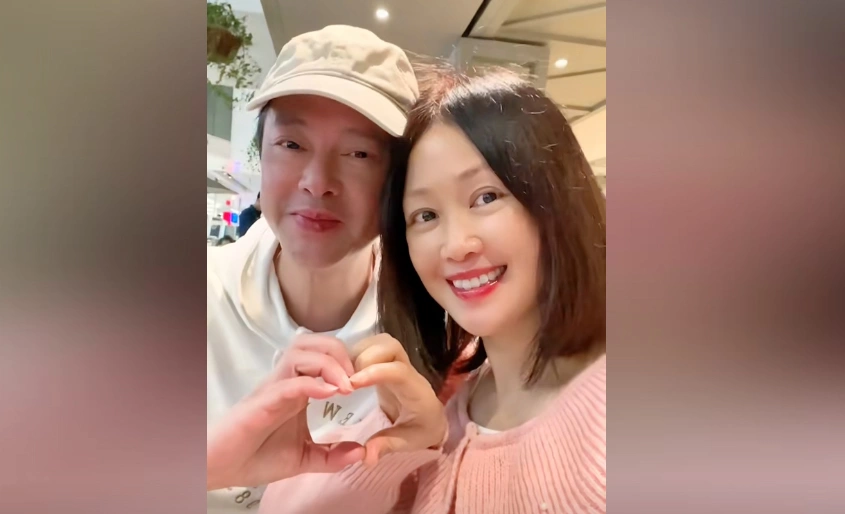 Vợ chồng Lương Tiểu Băng kỷ niệm 25 năm cưới
