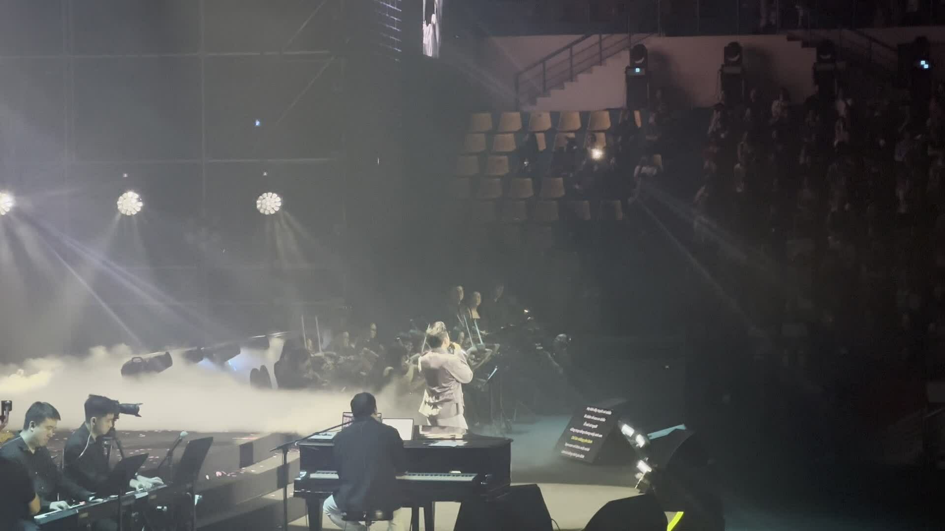 Phan Mạnh Quỳnh, Hà Anh Tuấn hát 'Nước ngoài'