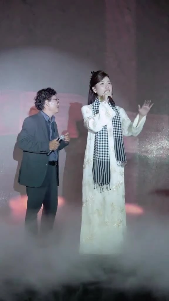 Diễm Hằng hát 'Mặt trời trong bóng tối' - nhạc phim "Địa đạo"