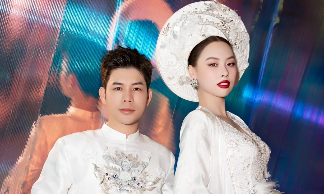 Tâm Như diễn áo dài