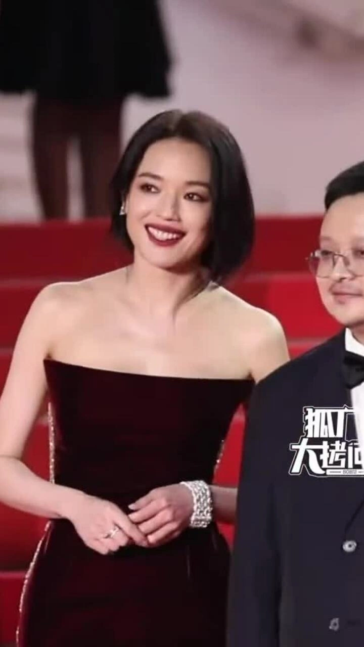 Thư Kỳ trên thảm đỏ ra mắt phim 'Resurrection' tại Cannes
