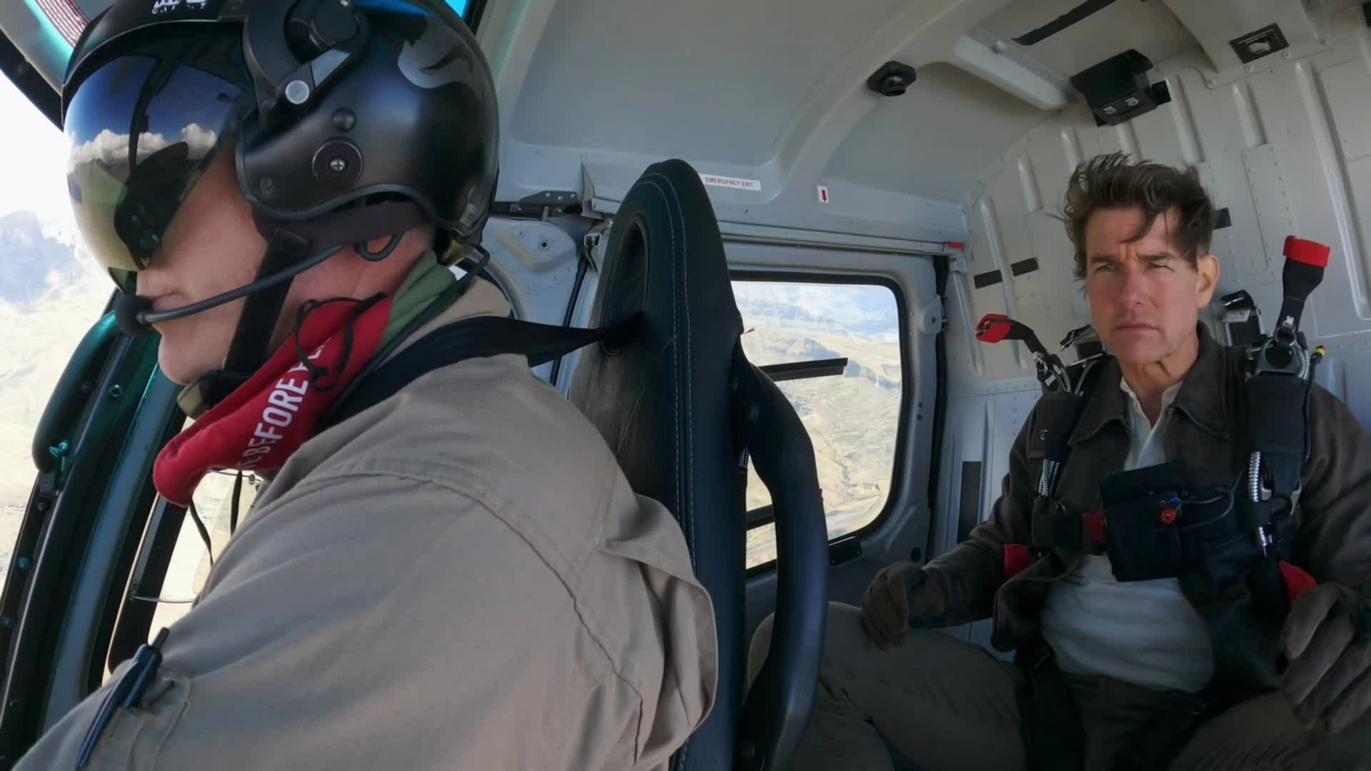 Hậu trường Tom Cruise nhảy dù trong 'Mission: Impossible 8'