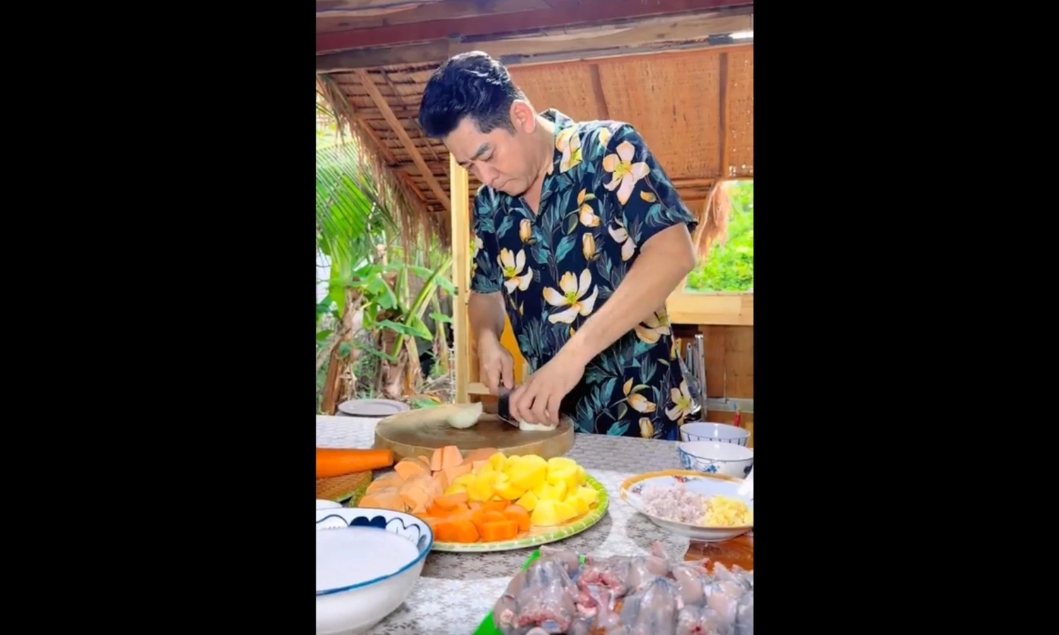 Huỳnh Anh Tuấn hướng dẫn công thức nấu món cà ri ếch